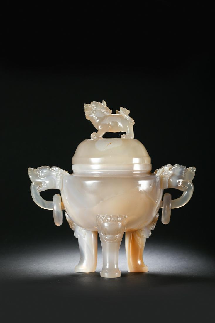 An Agate Carved Tripod Foolion Censer: 18-19th century. Height: 6.7 inches. Length: 6.5 inches. Width: 4.1 inches. Height: 17cm Length: 16.5cm Width: 10.5cm Provenance: Mr. and Mrs. Peterson from NJ.