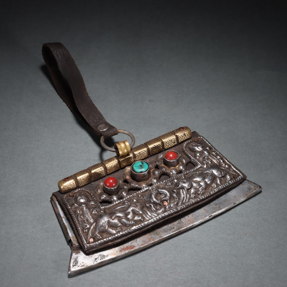 Chinese Tibetan Fire Striker: length: 6.1 inches. width: 2.8 inches. weight: length: 15.5cm width: 7cm weight: 263g