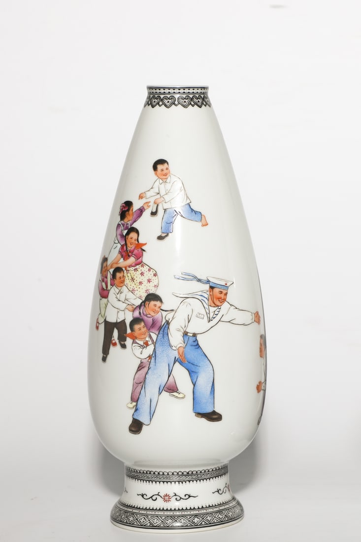 Chinese Famille Rose Porcelain Vase, Wang Xiaofang: height: 10.2 inches. , diameter: 1.6 inches. , height: 26cm , diameter: 4cm ,