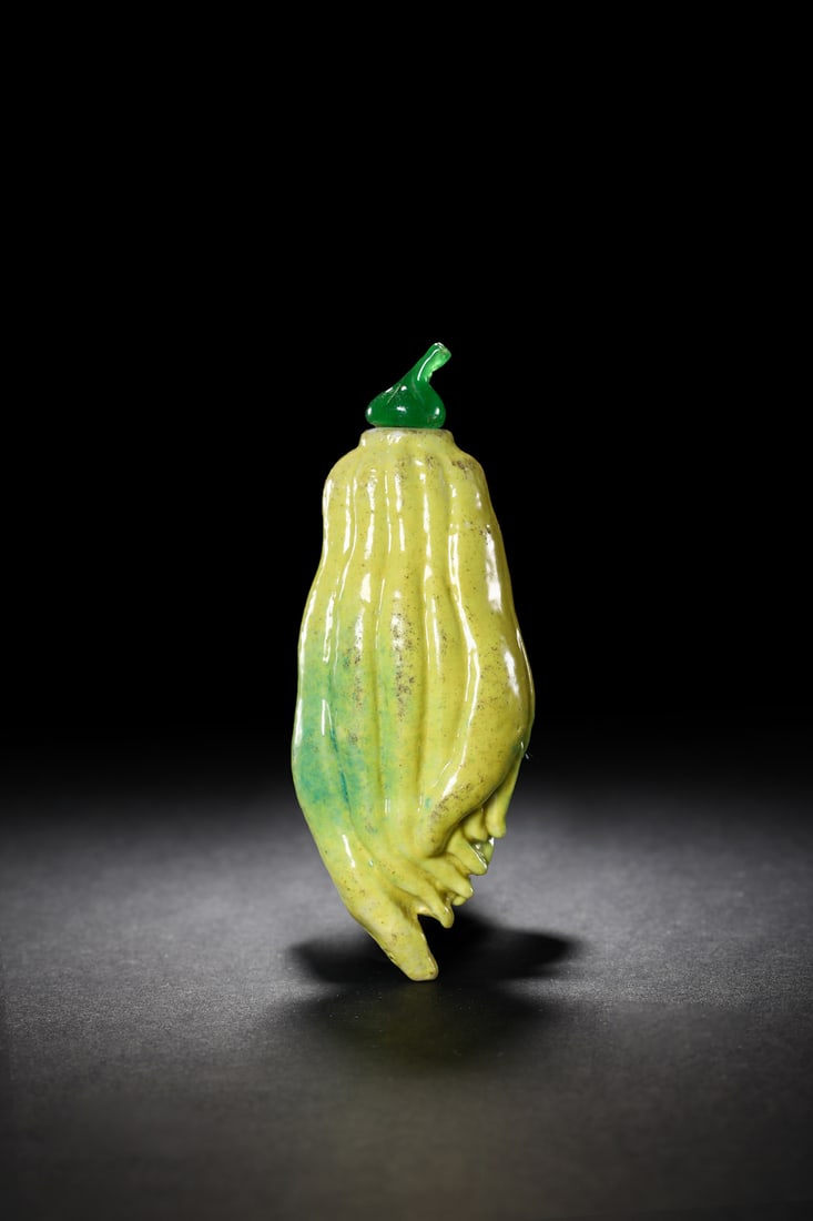 Qing Dynasty Famille Rose Porcelain Snuff Bottle: purchase from Robert Kleiner, london in 1995 height: 2.8 inches. height: 7.15cm