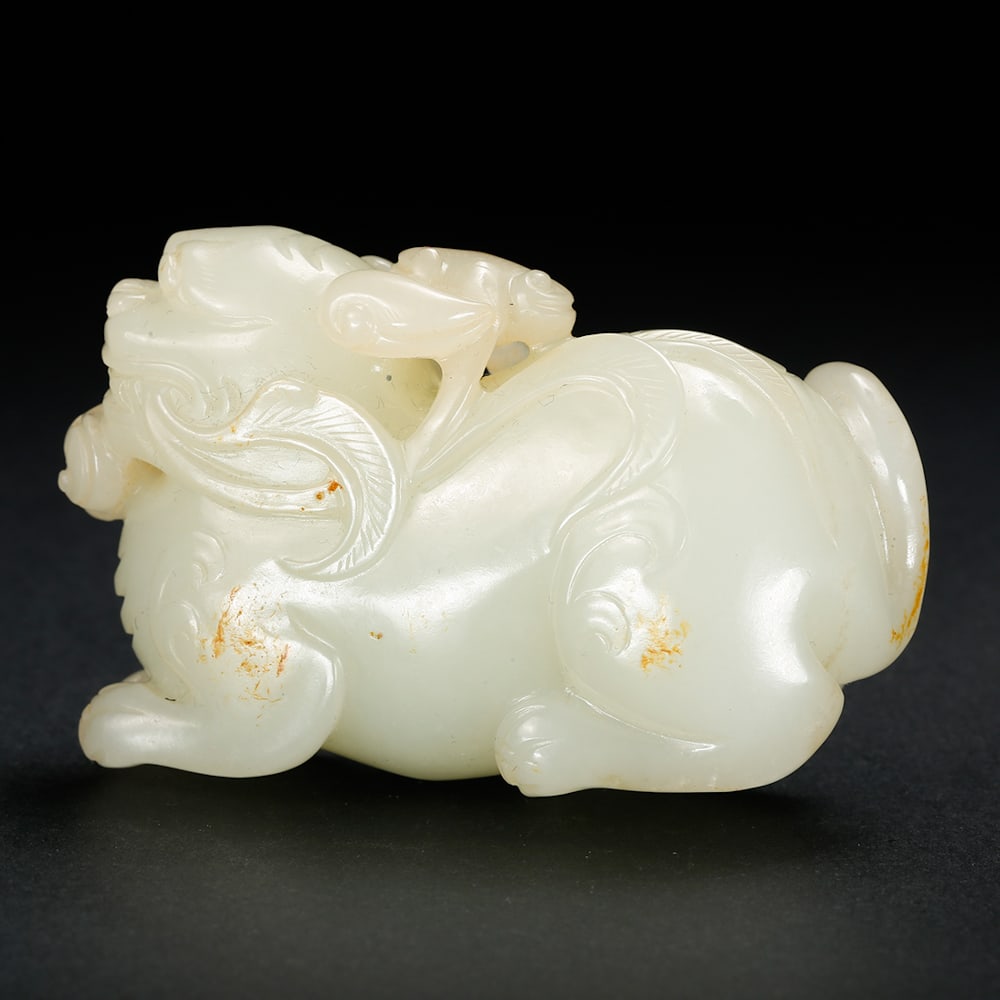 Chinese White Jade Beast Carving: height: 1.7 inches. length: 2.7 inches. width: 1 inches. weight: 121.2g height: 4.2cm length: 6.8cm width: 2.6cm weight: 121.2g