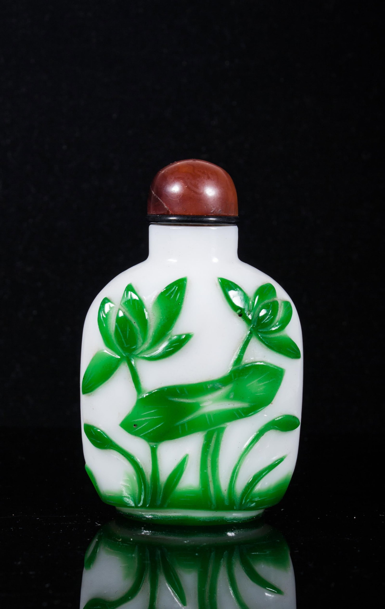 Chinese Peking Glass Snuff Bottle (1 of 3)