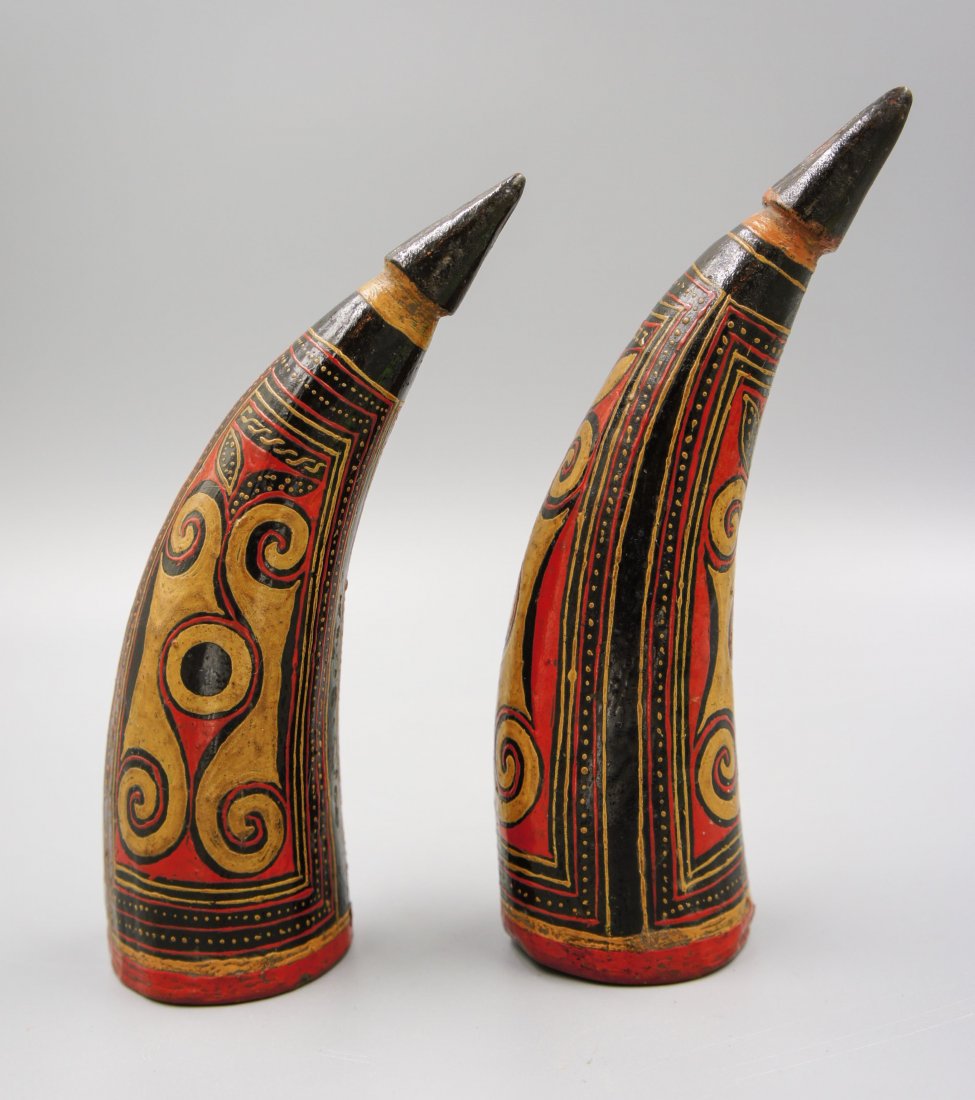 18TH CENTURY PAINTED OX HORN CUP: 18th century, 16.5 cm height.