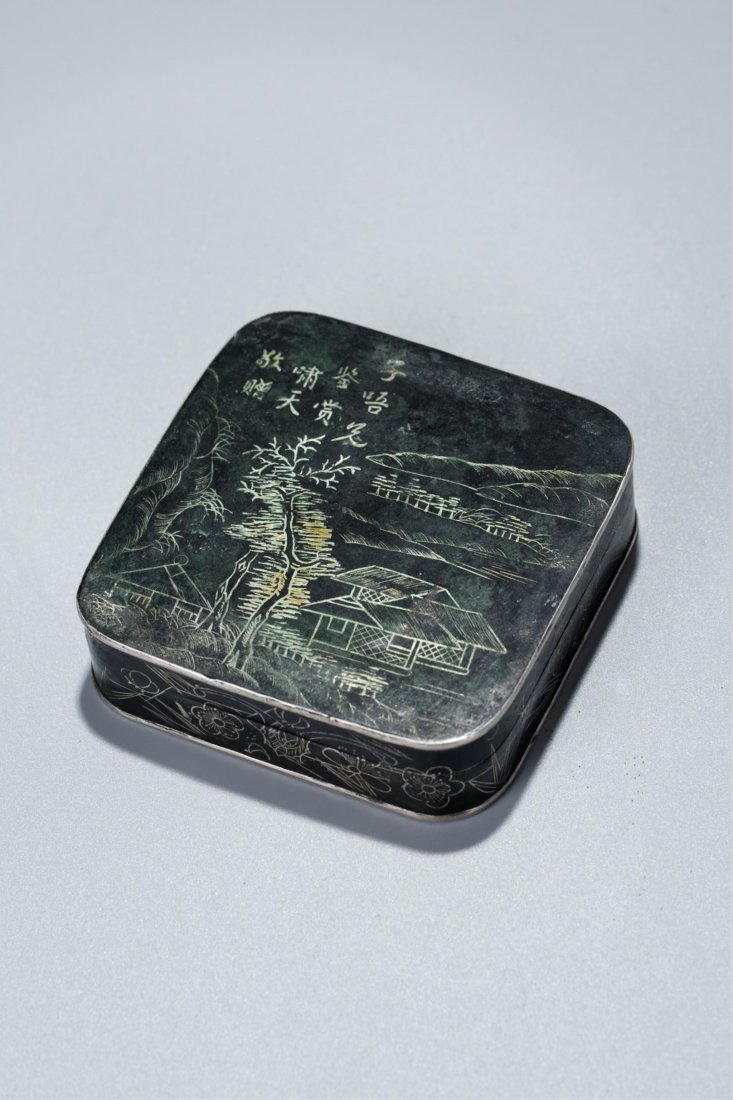 A BRONZE AND SILVER INK BOX, REPUBLIC PERIOD: republic period. Mark on bottom. Width: 7.5cmx7.5cm, height: 2cm, in: 272 g