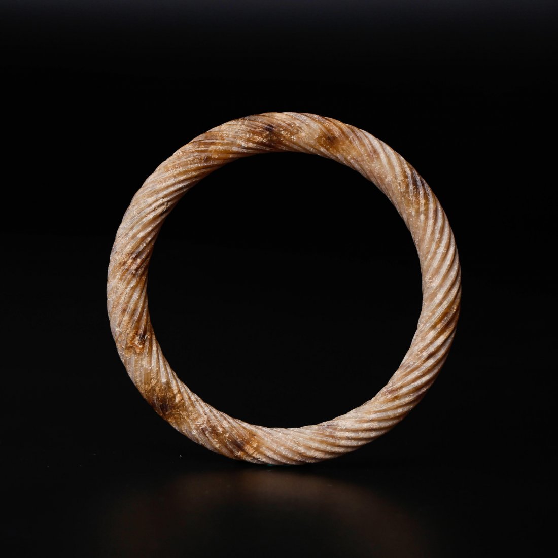 CHINESE JADE BANGLE: zhou dynasty. Outer diameter: 7.5cm, inner diameter: 6cm, thickness: 0.75cm, Weight: 24.2g good condition overall, some small old chips.