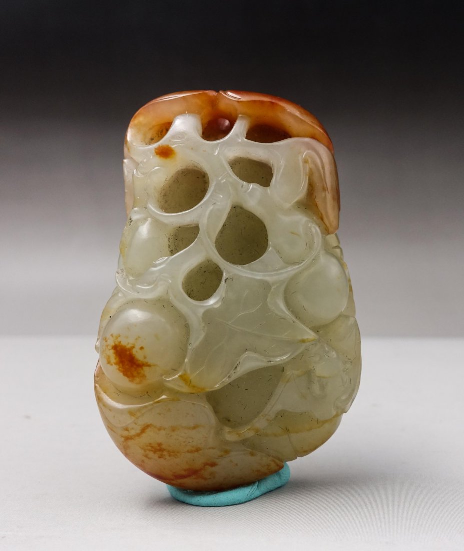 CHINESE JADE PENDANT W/ RUSSET, BAT AND PEACH: Ming dynasty. Very good condition. Length: 4.8 cm, Width: 3.2 cm.