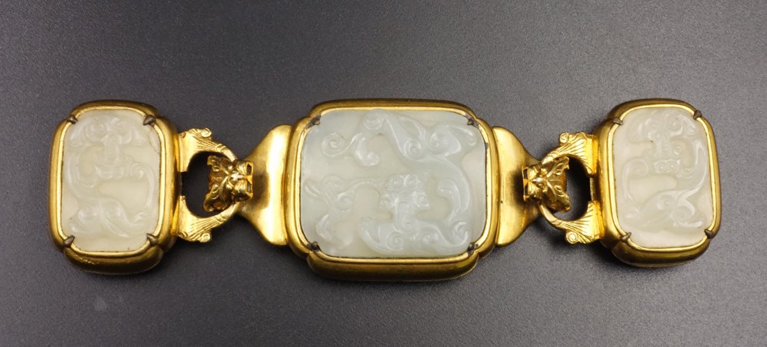 CHINESE GILT BRONZE BELT BUCKLE WHITE JADE INLAID: Ming Dynasty Good condition. 15 x 4 x 1.7cm