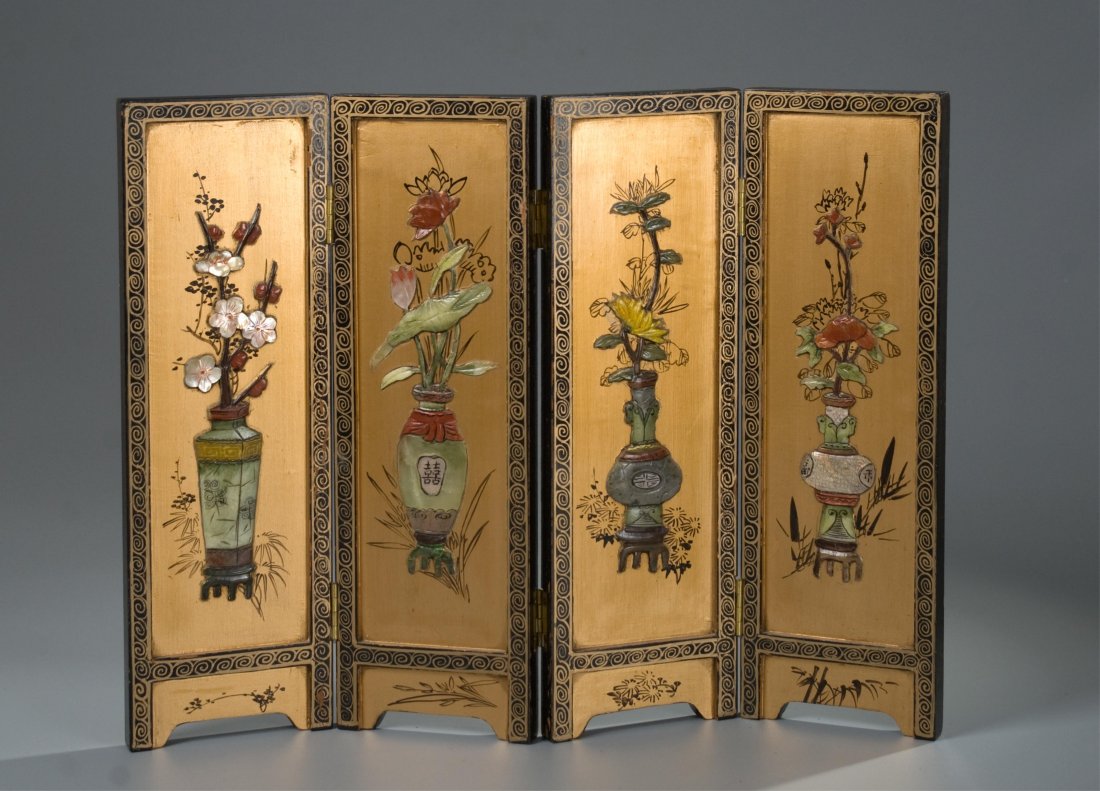 CHINESE TABLE SCREEN WITH PRECIOUS STONE INLAID: 19th century. good condition. height: 35.5cm, width: 11cm, a total of four, the total width of 45cm