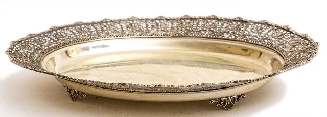 Oval tray: 800 silver - Gross weight 720 gr - Measuring 37 x 29 cm