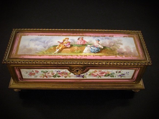 19TH CENTURY SEVRES PORCELAIN BOX (1 of 2)