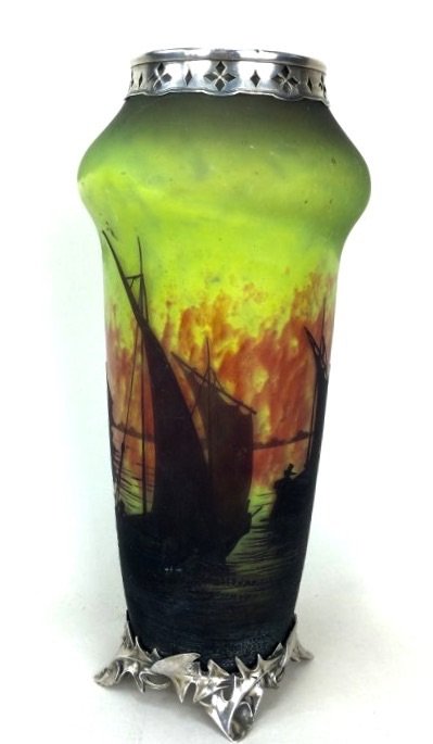 A DAUM NANCY VASE CIRCA 1905 (1 of 3)