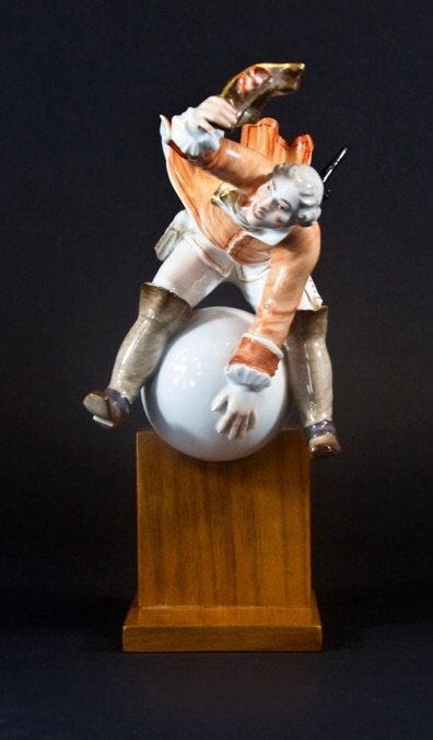 MEISSEN FIGURE (1 of 4)
