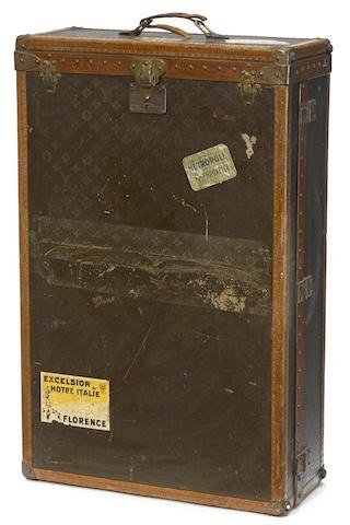 A LOUIS VUITTON GENTLEMAN\'S SUIT WARDROBE 1950\'S (1 of 2)