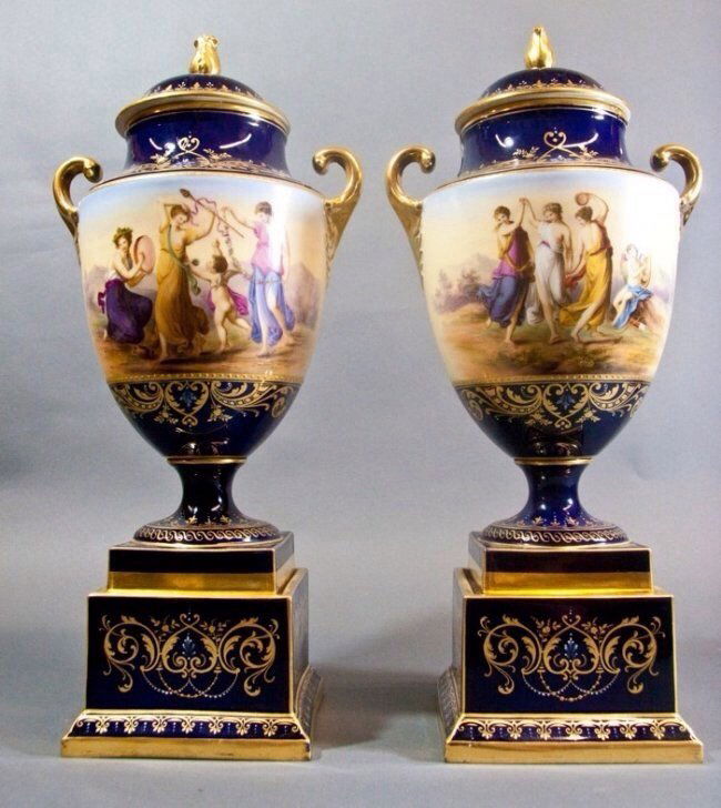 A LARGE PAIR OF ROYAL VIENNA PORCELAIN VASES CIRCA 1900 (1 of 3)