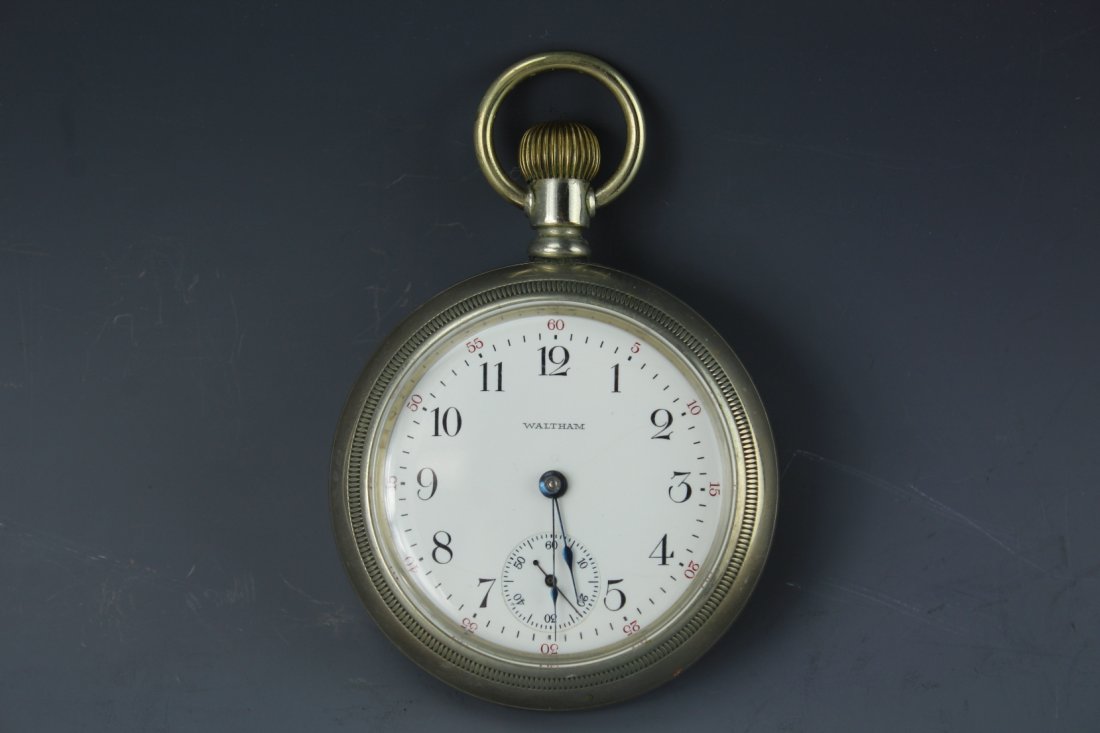 Vintage Waltham silver pocket watch with white dial: Vintage Waltham coin silver pocket watch with white dial and black Arabic numerals. Good movements. D: 2.25 inches