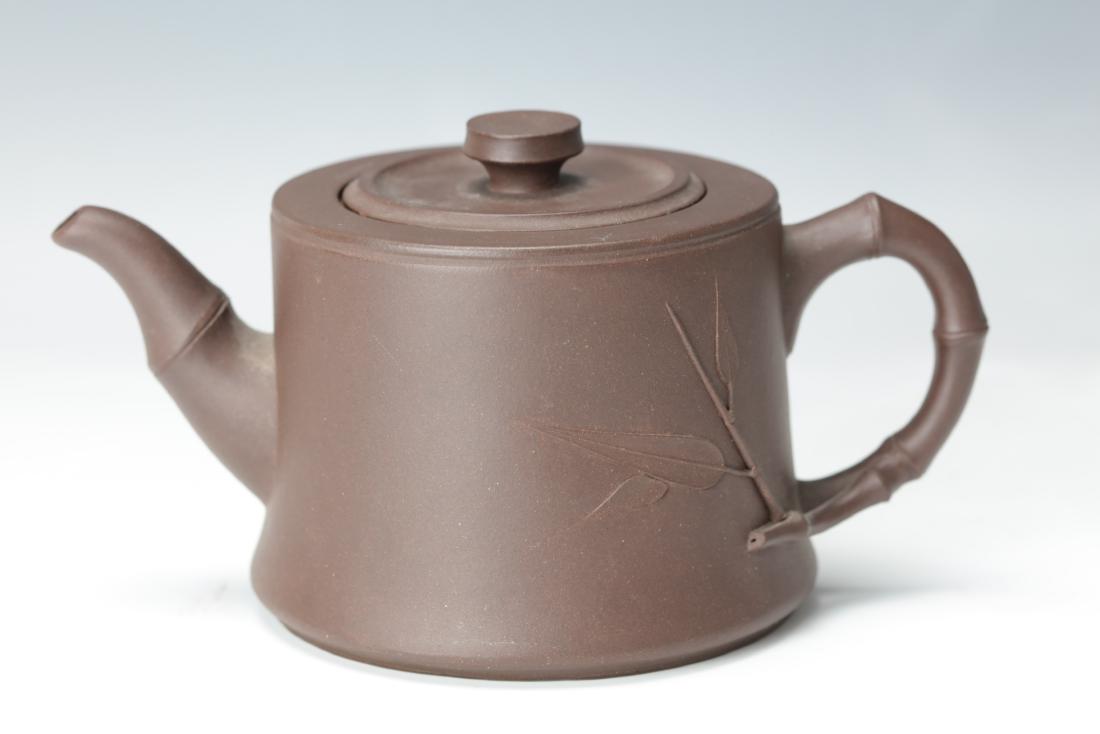 A Purple Sand Tea Pot of Bamboo Leaves with Yixing (1 of 7)