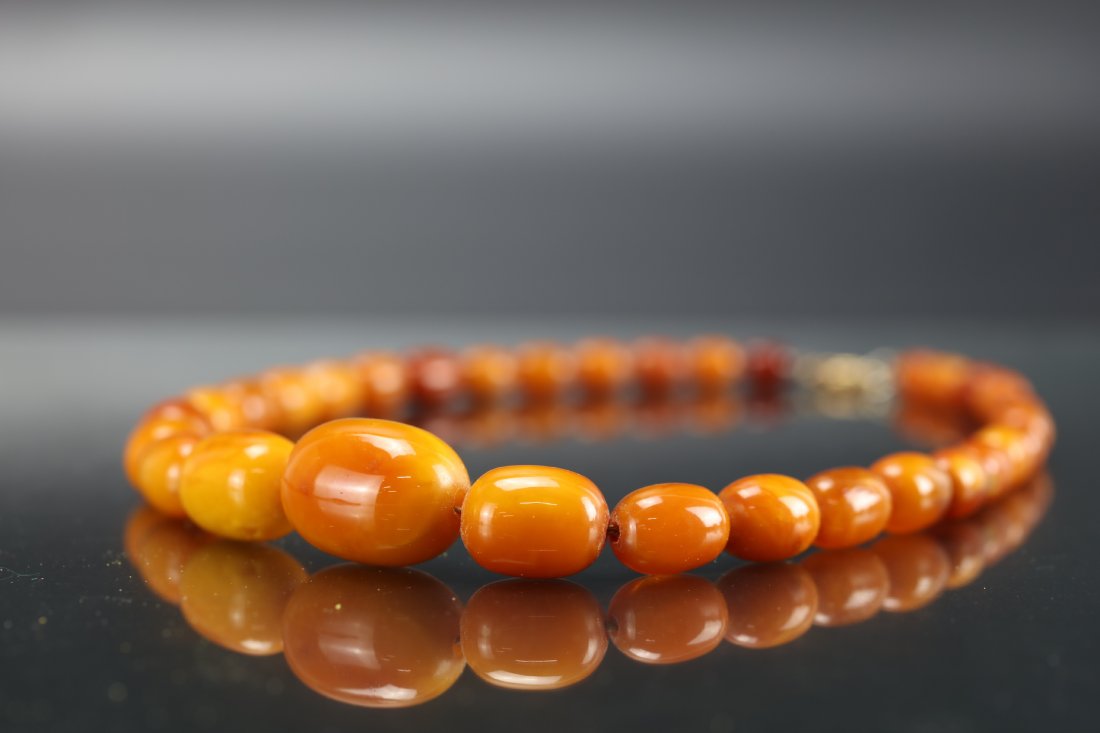 A Butterscotch Yellow Amber Beads Necklace (1 of 5)