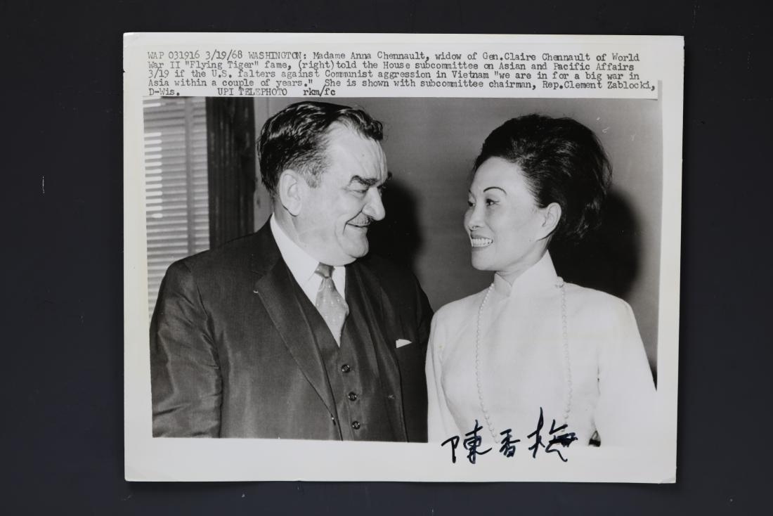 Chen Xiangmei  Anna Chan Chennault Signed Photo (1 of 5)