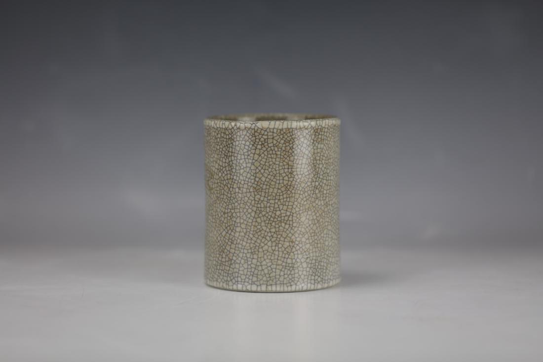 A ge-Type Porcelain Pen Brush Holder (1 of 7)