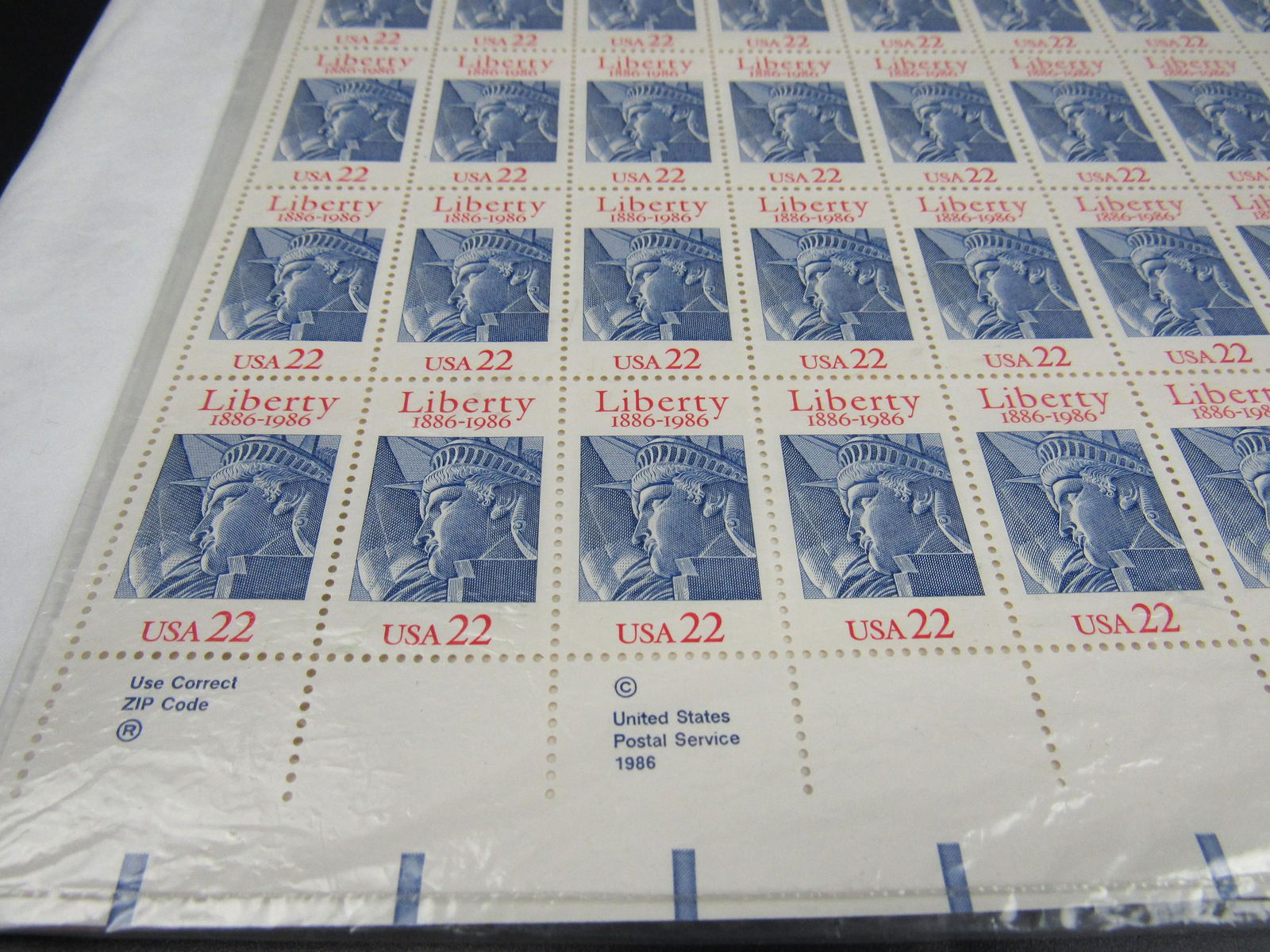 1986 Liberty Stamps 22c Sheet and 2 Unopened Vending (1 of 3)