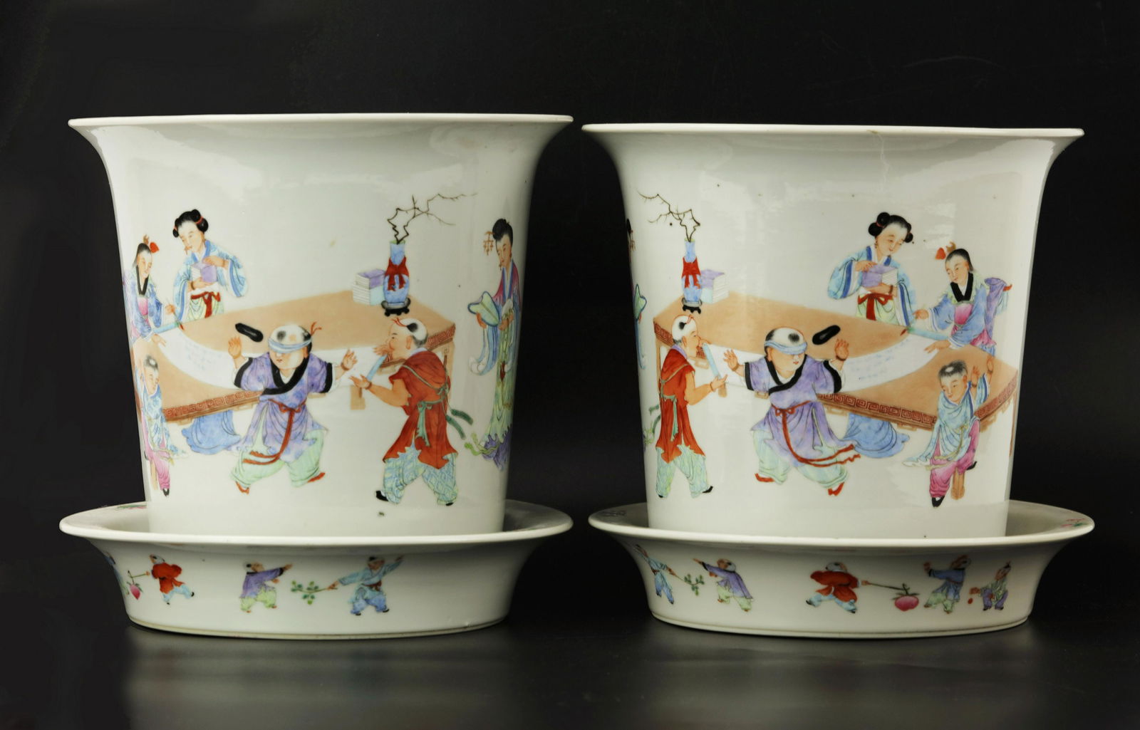 A Pair of Chinese Famille Rose Planter Pots with Water (1 of 15)