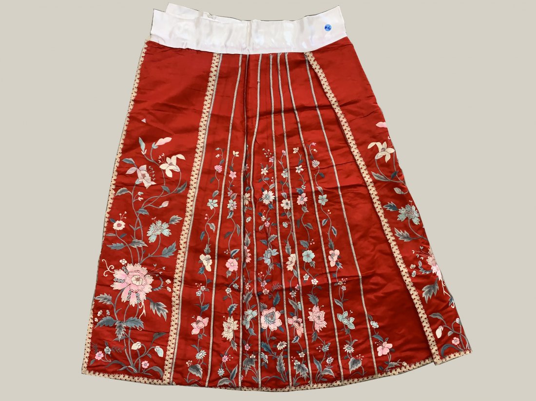 A Chinese Red Silk Flower Embroidery Skirt (1 of 4)