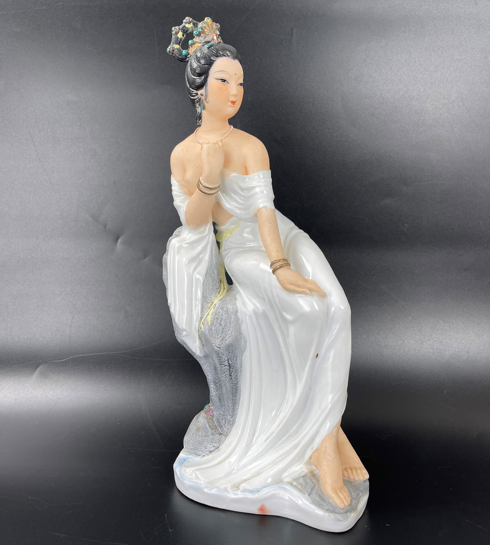A Chinese Porcelain statue Hongxi Mark (1 of 8)