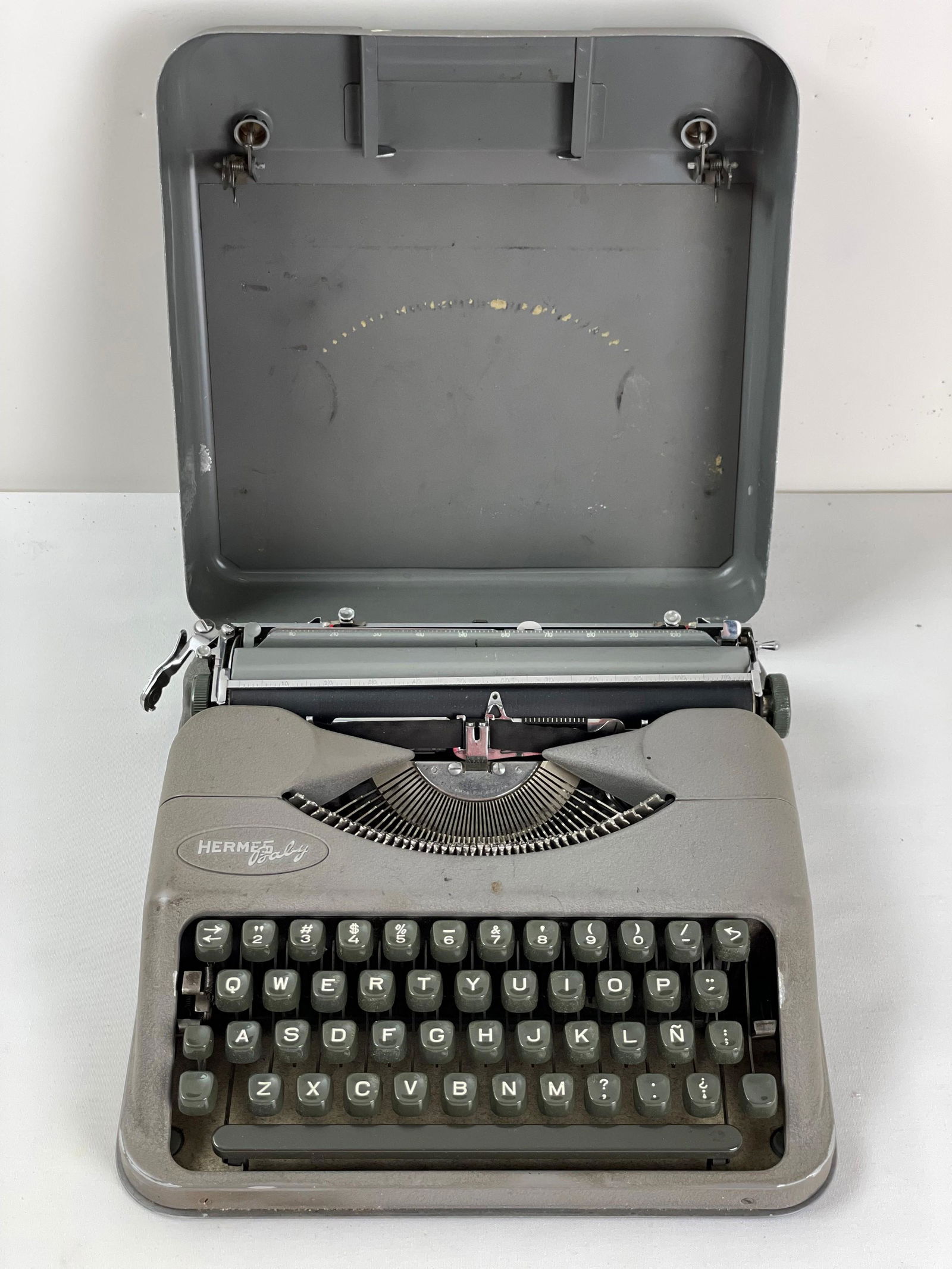 A Vintage Hermes Baly Typewriter with Case (1 of 7)