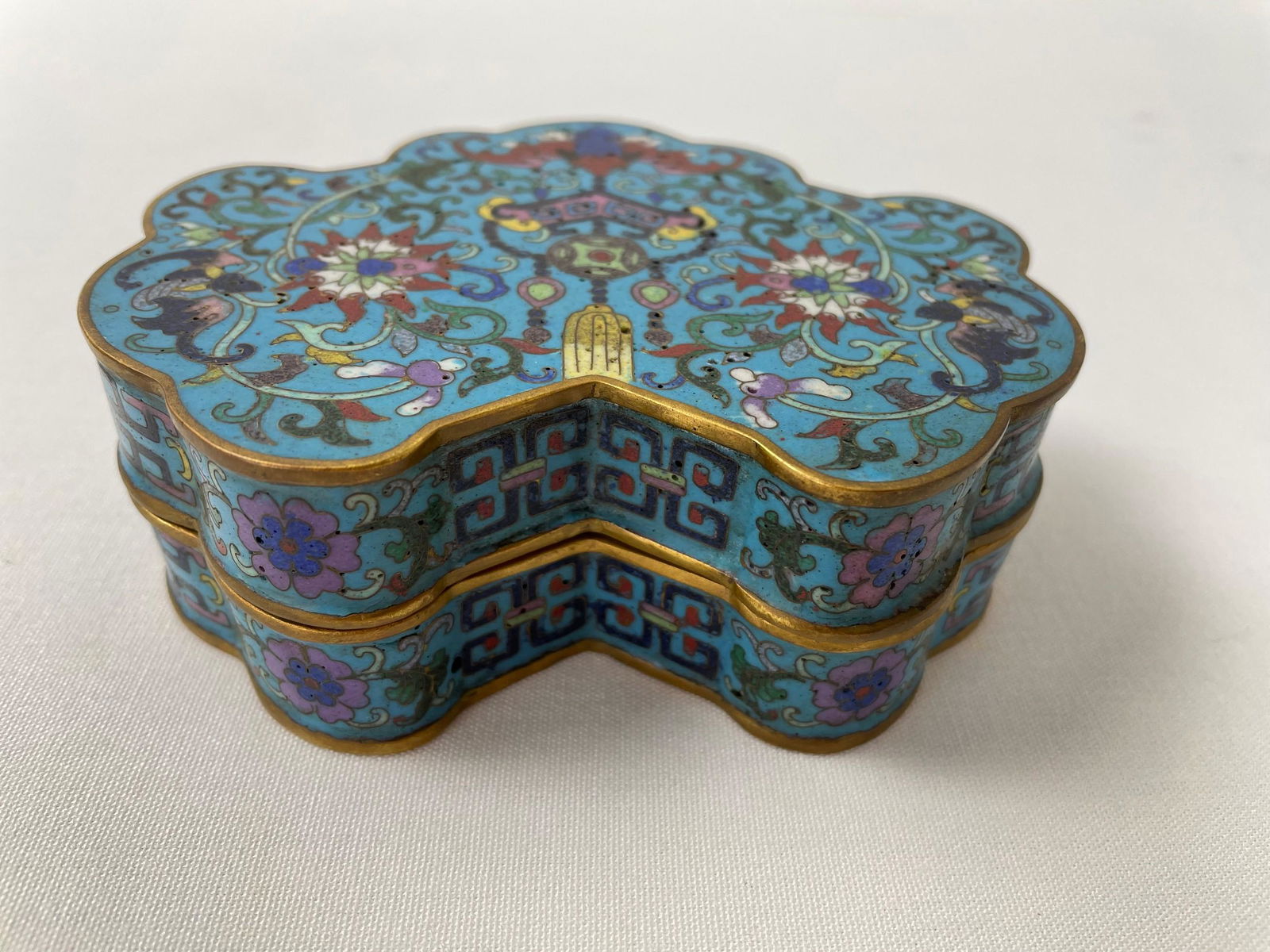 A Cloisonne Bat Formed Box withQianlong Mark (1 of 6)