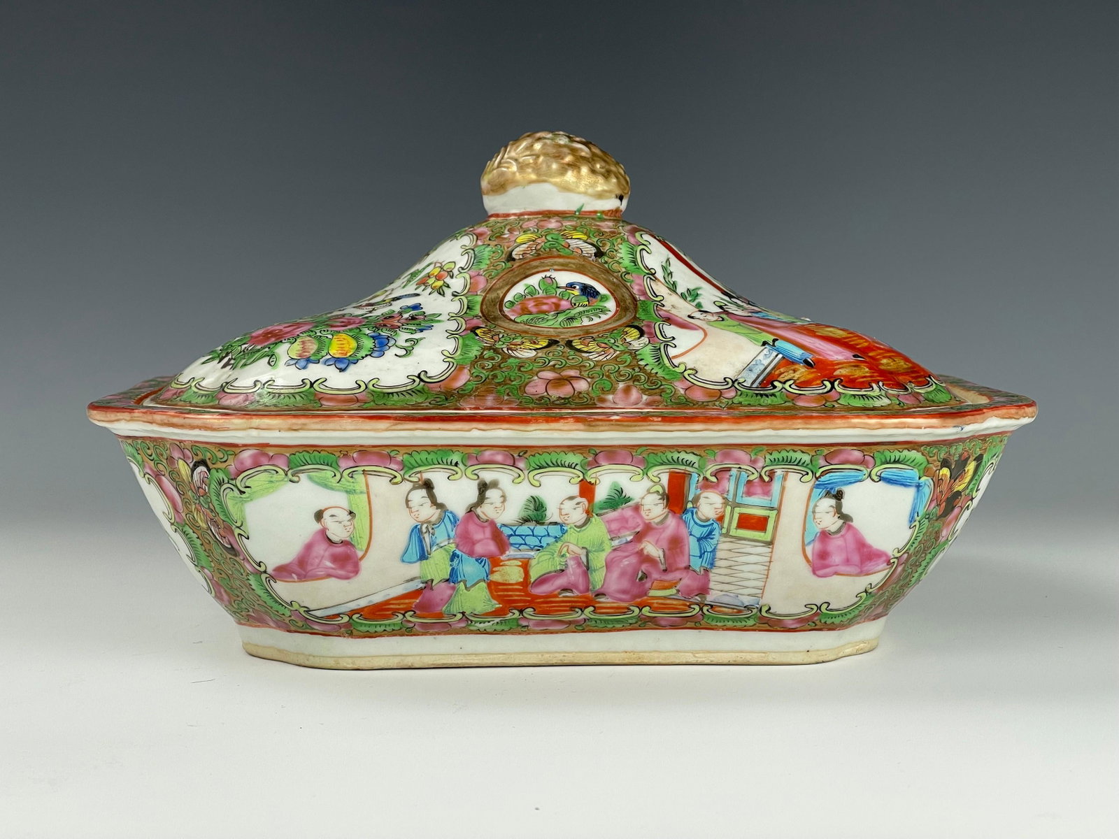 A Chinese Rose Medallion Porcelain Tureens: A Chinese Rose Medallion Porcelain Tureens,H 5.5in. (14 cm) W10.3in.(25.5cm) D8.7in.(22cm),preview from Jan.21st to 25th at 2:00 PM TO 6:00 PM Eastern Time Location: 15229 Display Court Rockville MD 2