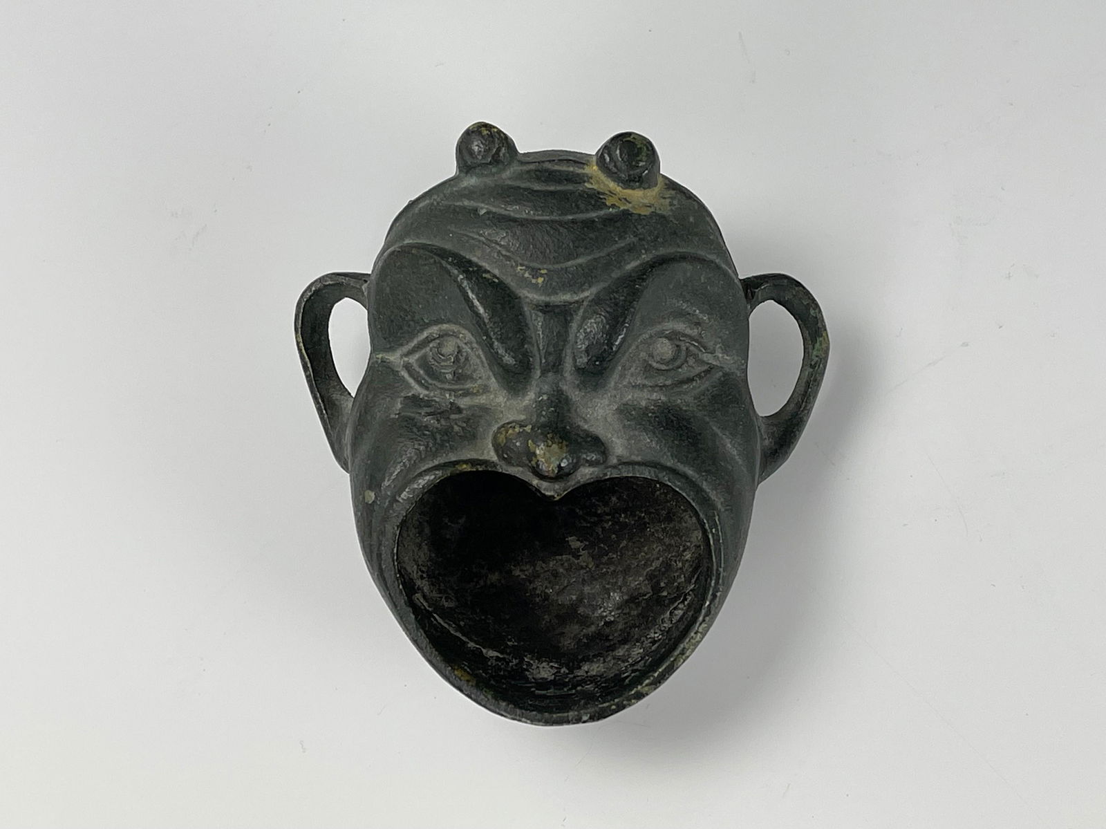 An Asian Mask Bronze Pot (1 of 3)