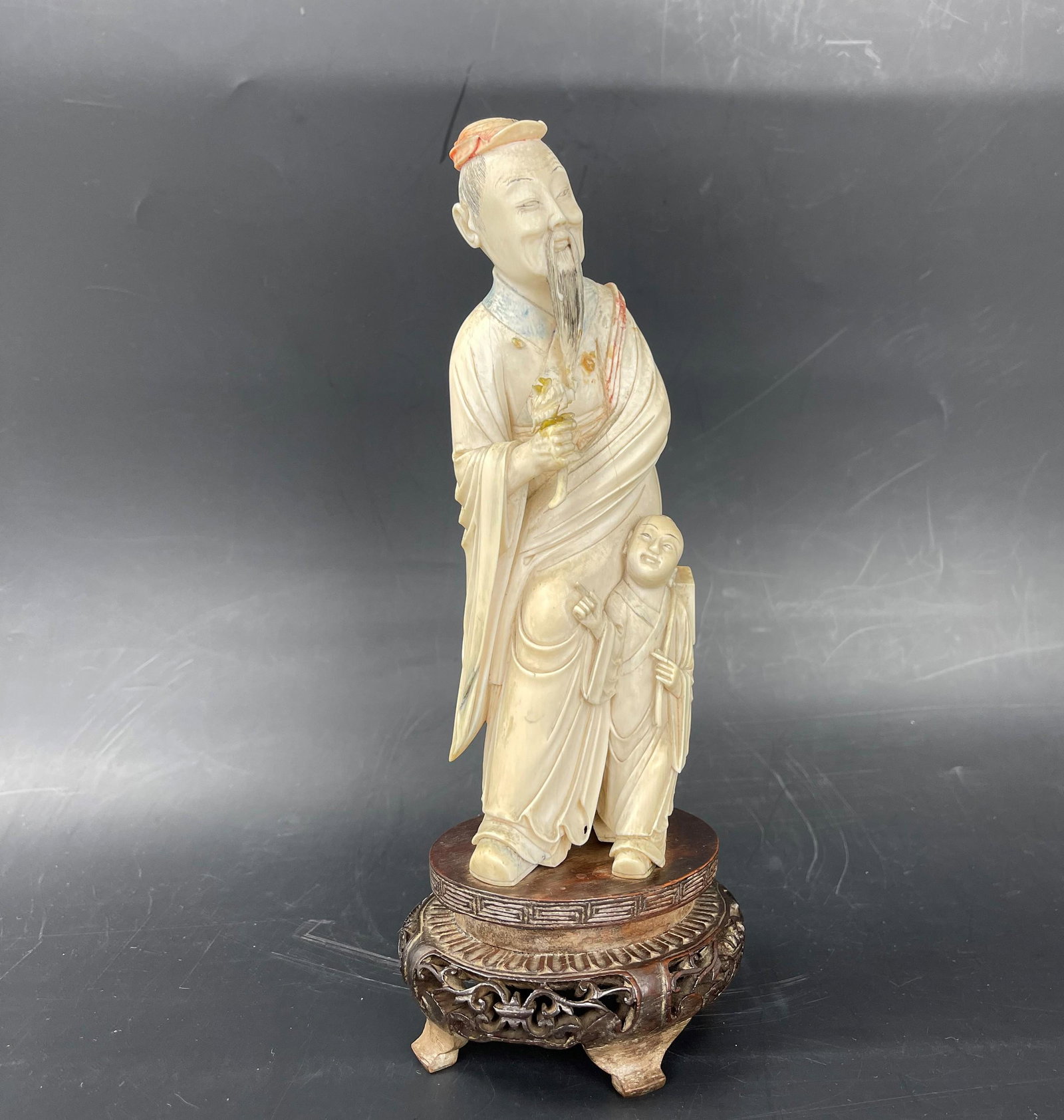 Asian Antique Carved Bone Figures: Asian Antique Carved Bone Figures. H7.3in.( 18cm).preview from Mar 21st to 25th from 2:00 PM TO 6:00 PM Eastern Time, Location: 15229 Display Court Rockville MD 20850.