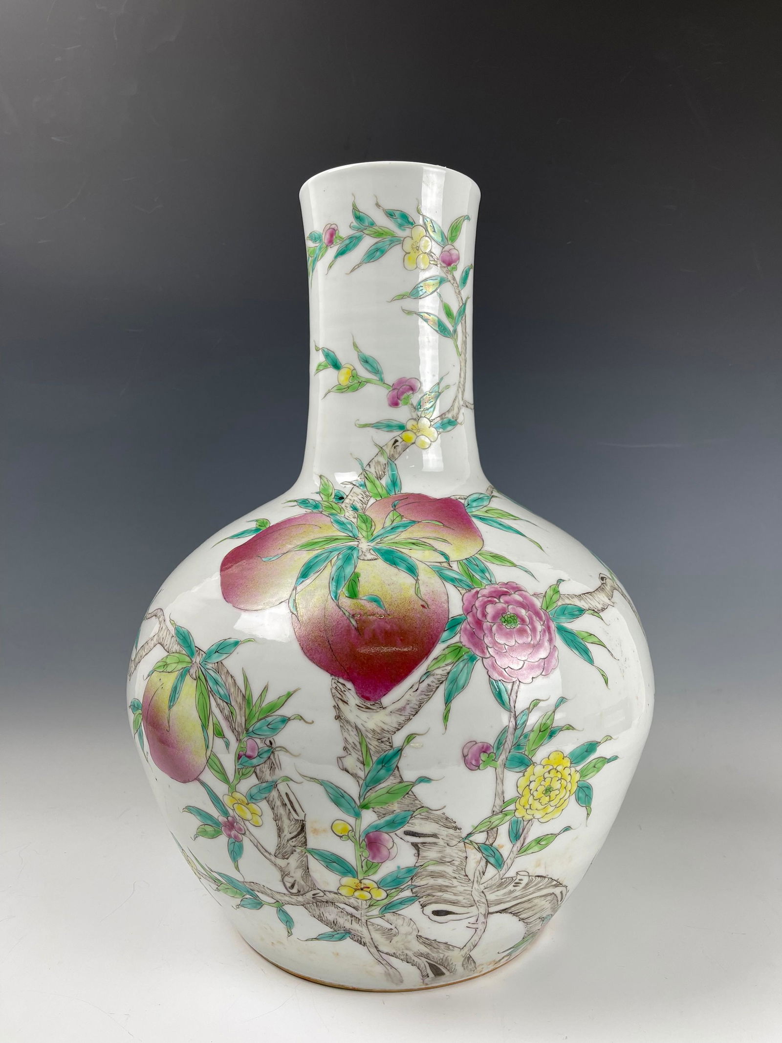 A Chinese Famille Rose Porcelian Big Round Vase (1 of 5)