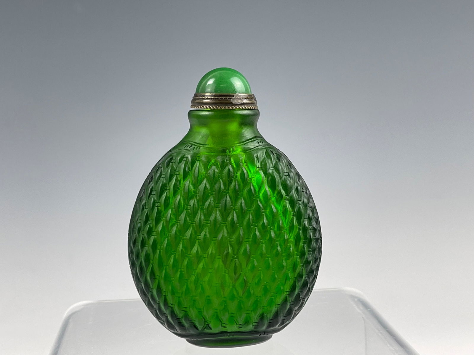 A Chinese Green Glass Snuff Bottle (1 of 5)
