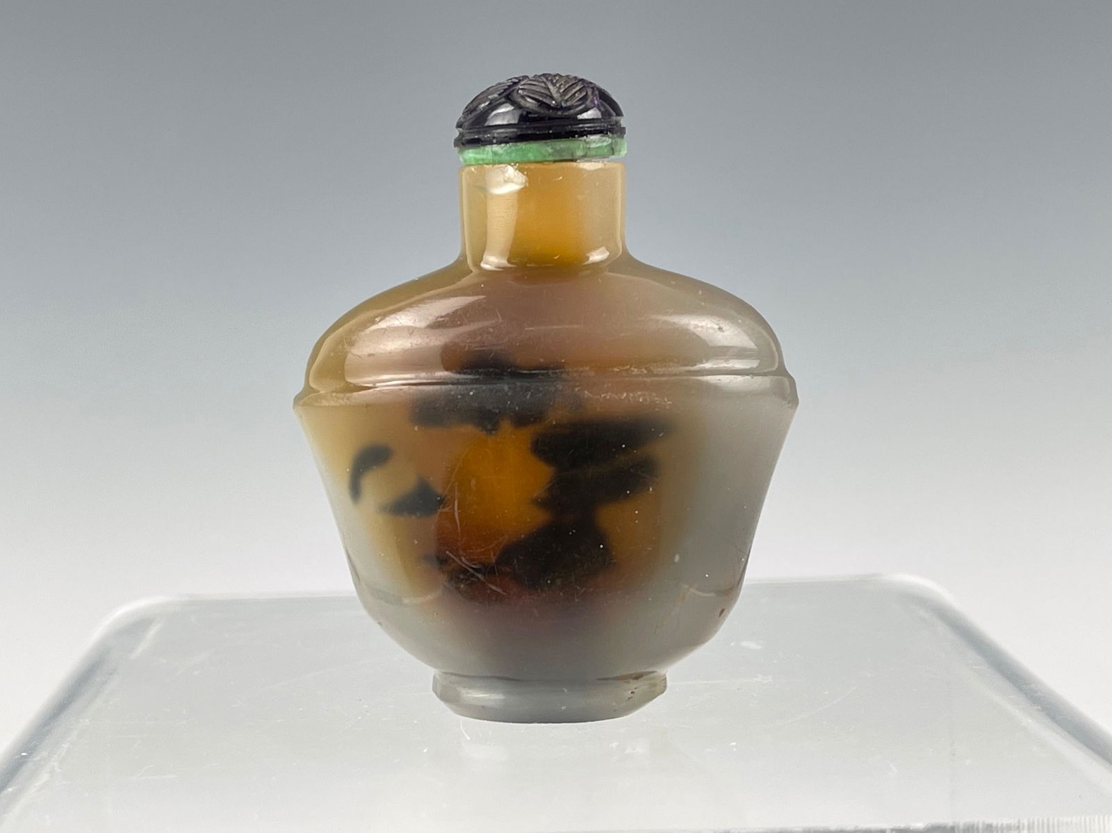 A Chinese Agate Snuff Bottle (1 of 4)