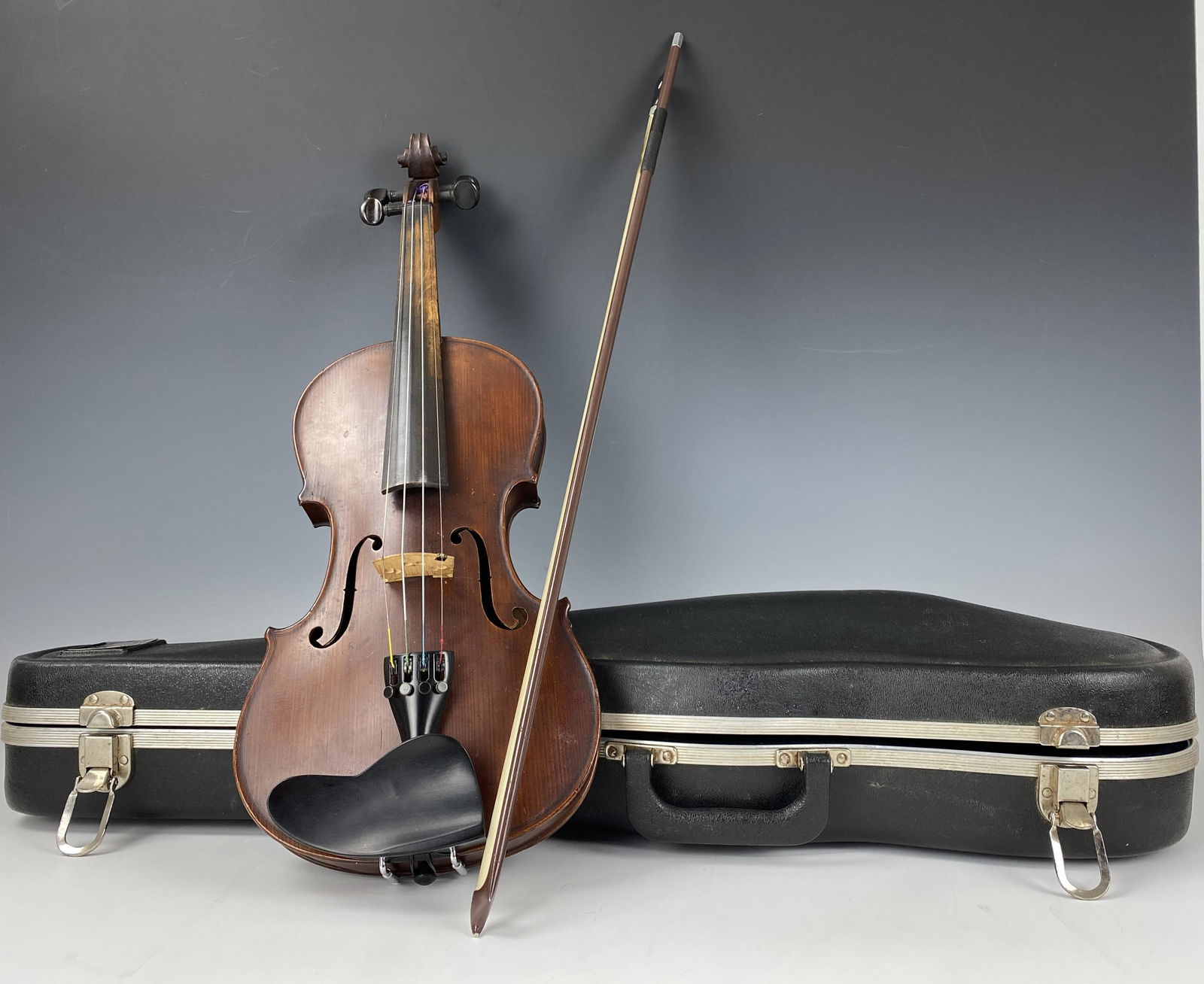 Antique Musical Instrument Violin with Case (1 of 4)