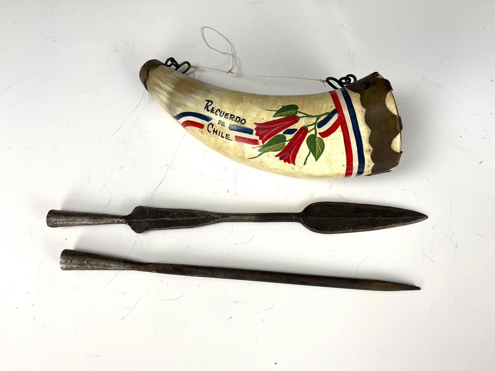 Recuerdo De Chile Powder Horn and Two Arrows (1 of 2)