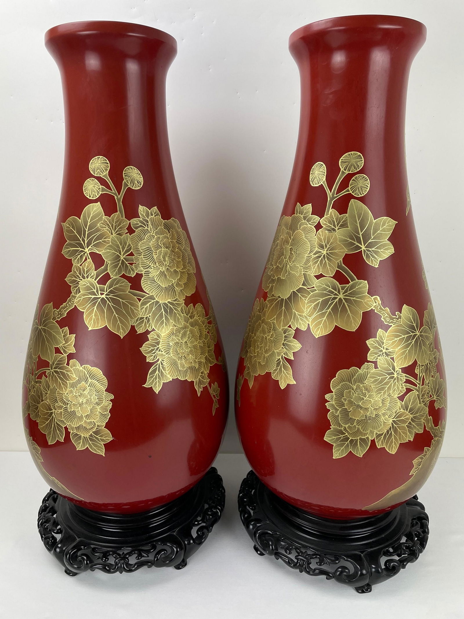 A Pair of Decorative Red Lacquer Grand Vases (1 of 6)