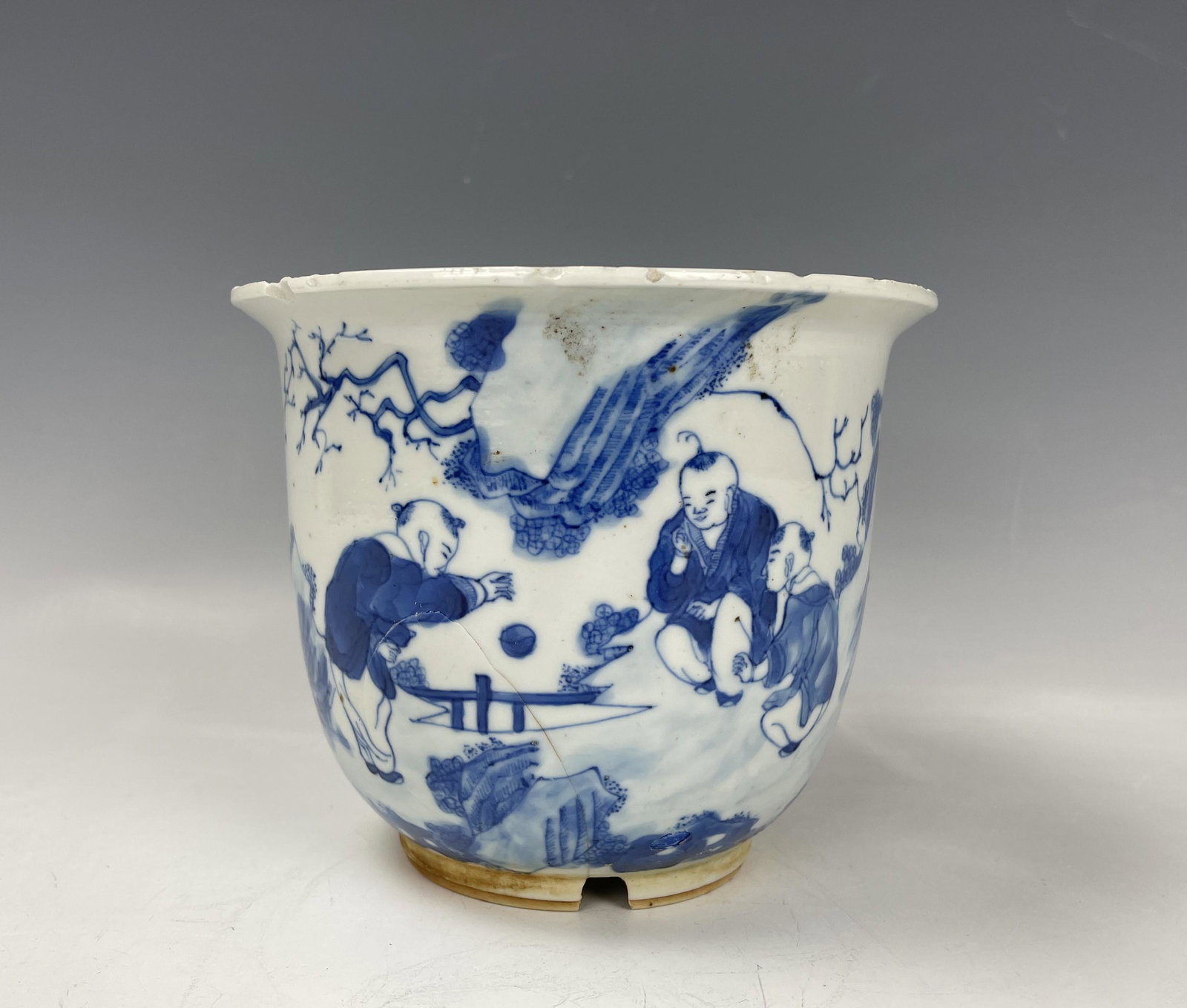 A Chinese Blue and White Porcelain Flower Pot: A Chinese Blue and White Porcelain Flower Pot,D 15 cm (6 in.) xH 12 cm(5 in.),Preview from Feb. 13rd to 17th from 1:00 PM TO 5:00 PM Eastern Time, Location: 15229 Display Court, Rockville MD 20850.
