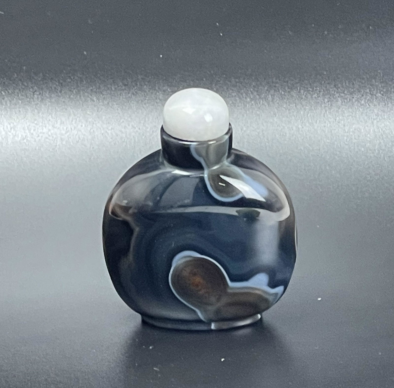 A Chinese Black Agate Snuff Bottle (1 of 5)