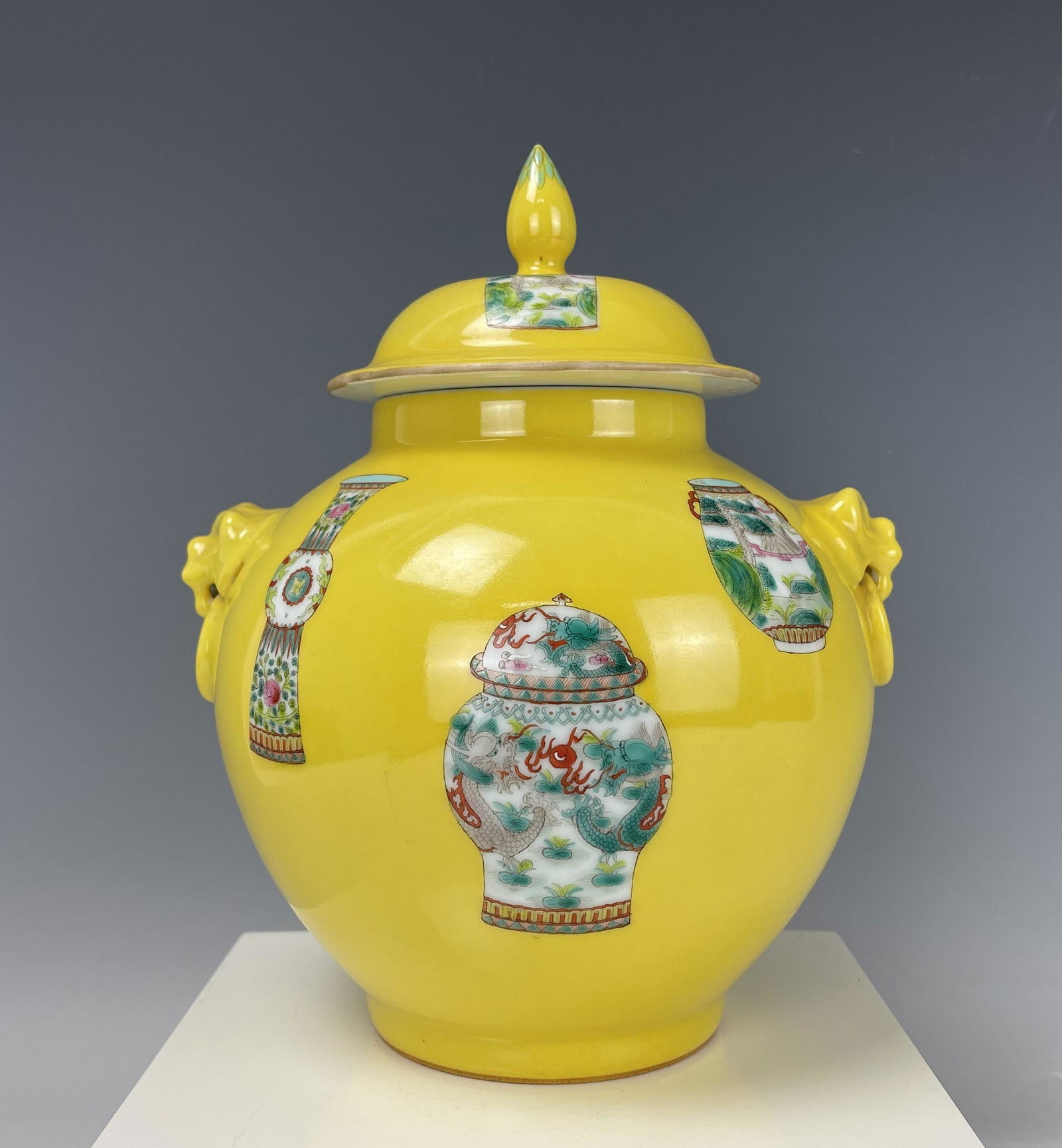 A Chinese Quality Jiaqing Mark Imperial Yellow Jar Lidded (1 of 8)