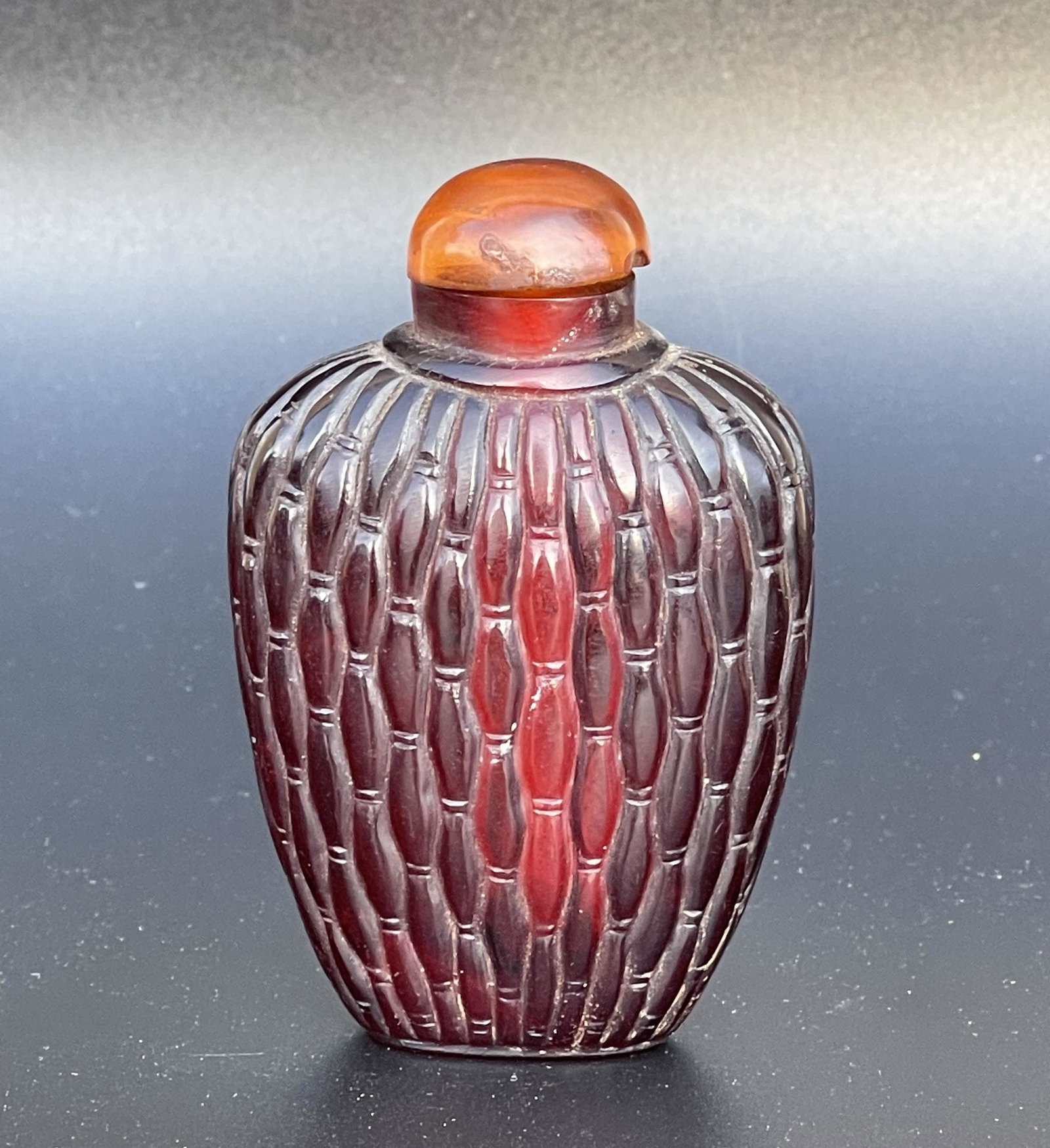 A Chinese Vintage Snuff Bottle: A Chinese Vintage Snuff Bottle, H 9 cm,Preview from Apr. 17th to 21st from 1:00 PM TO 5:00 PM Eastern Time, Location: 15229 Display Court, Rockville MD 20850.