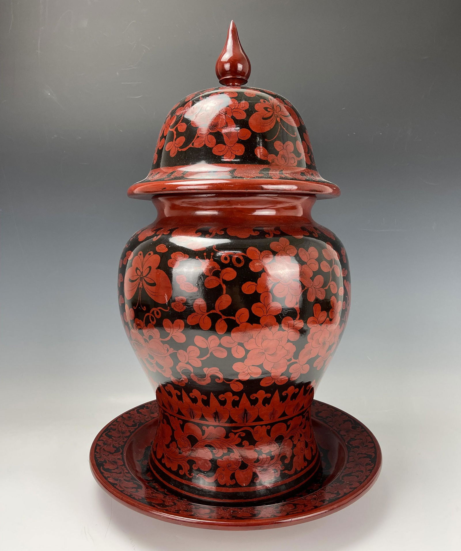 An Asian Big Red Lacquer Wood Vase Lidded (1 of 7)