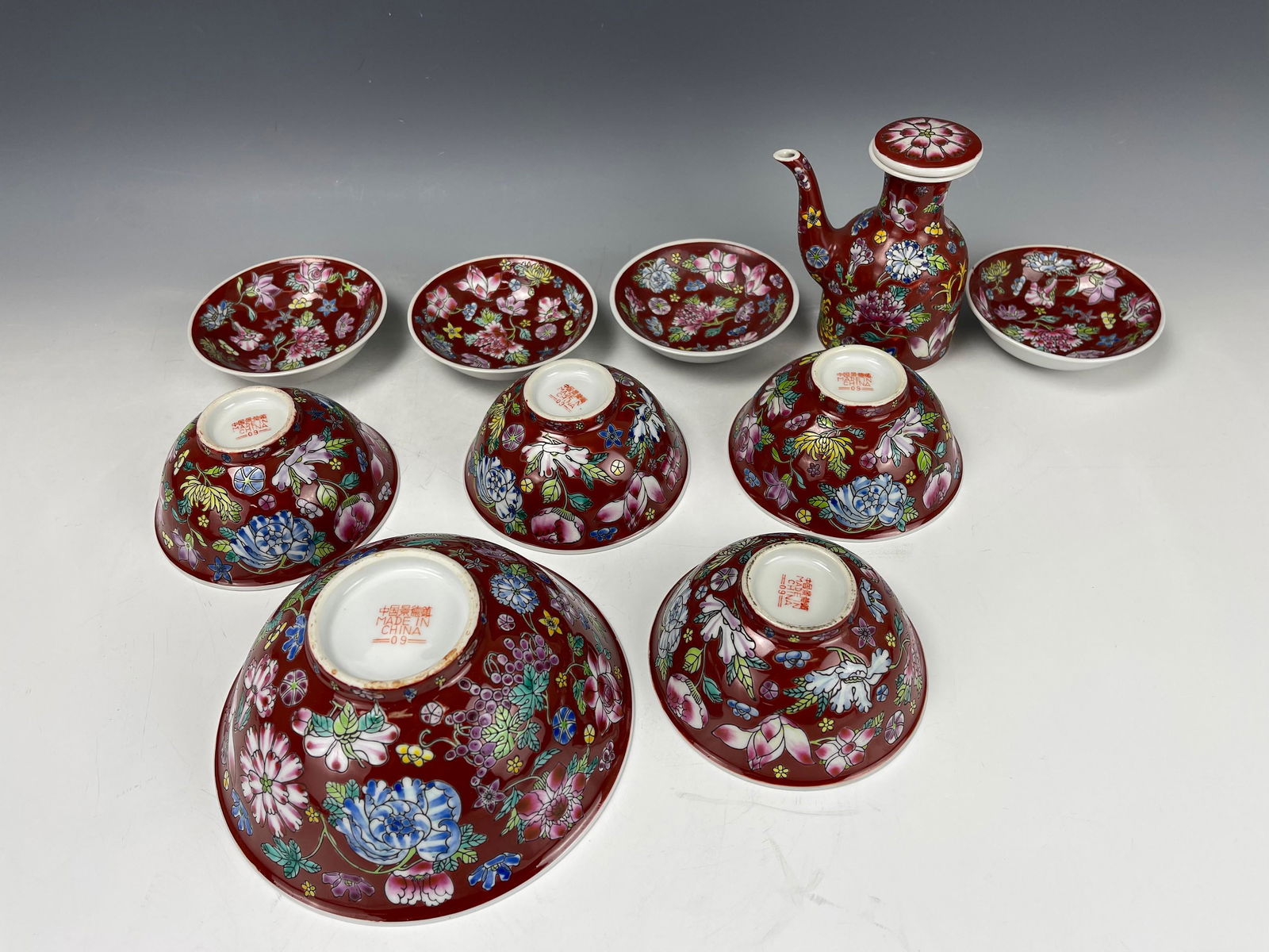 Group of 10 Carmine Red Porcelain Tableware Jingdezhen Mark: Group of 10 Carmine Red Porcelain Tableware Jingdezhen Mark, the big bowl D 16 cm(6.4 in.) x H 7 cm(2.7 in.) ,Preview from Jun. 19th to 23rd from 1:00 PM TO 5:00 PM Eastern Time, Location: 15229 Displ