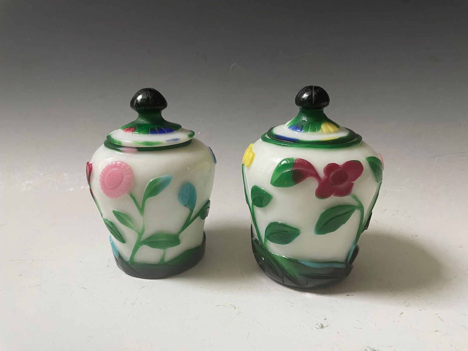 Two Chinese Peking Glass Jar Lidded (1 of 7)