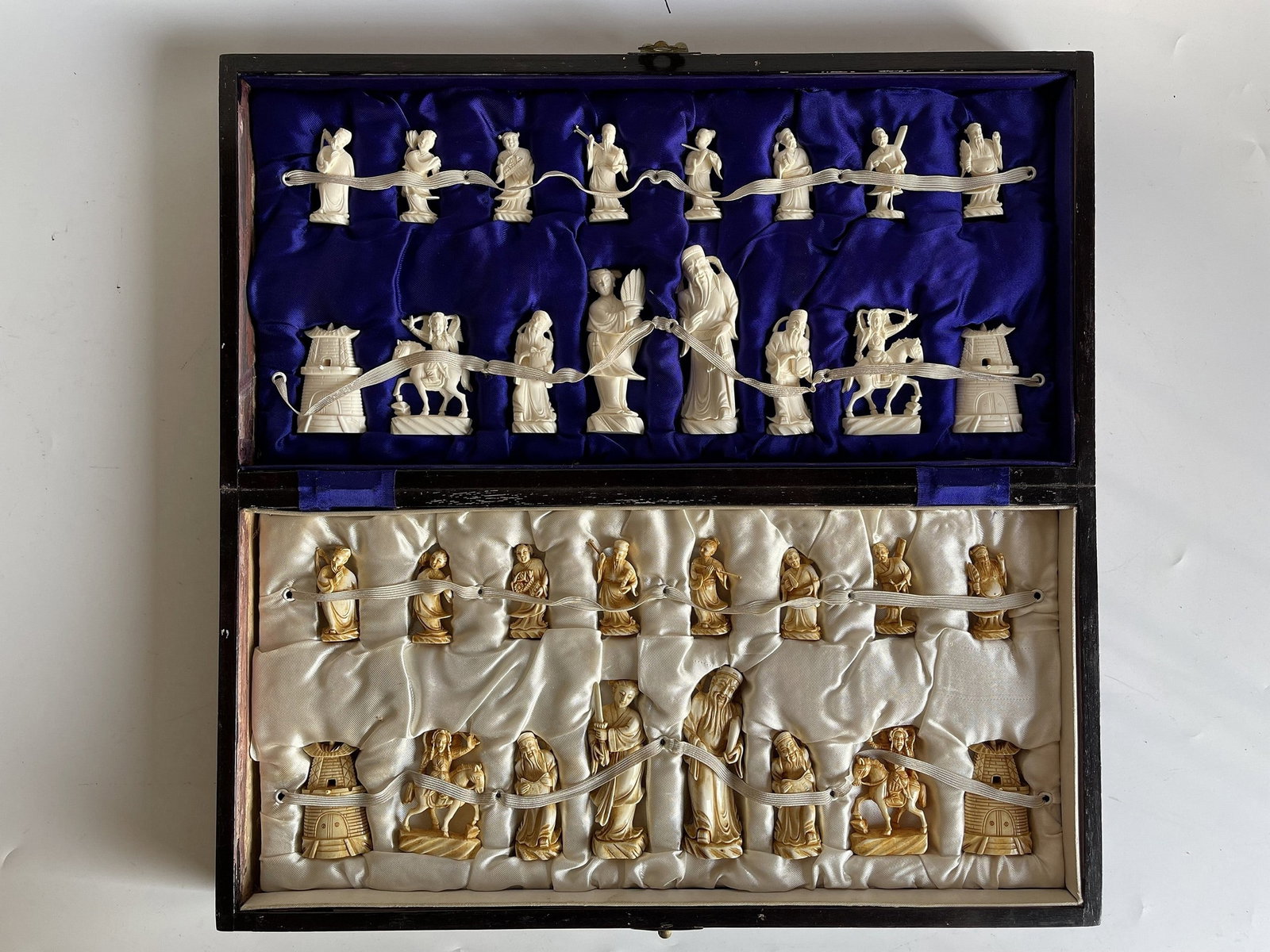 Vintage Bone Carved Chess Set From Hong Kong: Vintage Bone Carved Chess Set From Hong Kong,The biggest one H 10cm (4in),box 18x9 inches x2,Preview from Aug. 21st to 25th from 1:00 PM TO 5:00 PM Eastern Time, Location: 15229 Display Court, Rockvil
