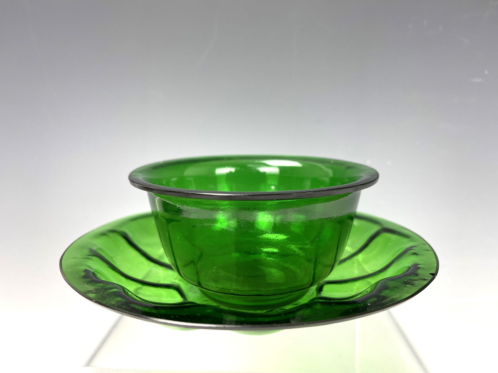 Chinese Antique Peking Glass Green Cup and Saucer: Chinese Antique Peking Glass Green Cup and Saucer, D 17 cm(6.7in.) and Cup D 11.2 cm(4.4 in.) x H 5.8 cm(2.3 in.),Preview from Oct. 2nd to 6th from 1:00 PM TO 5:00 PM Eastern Time, Location: 15229 Dis