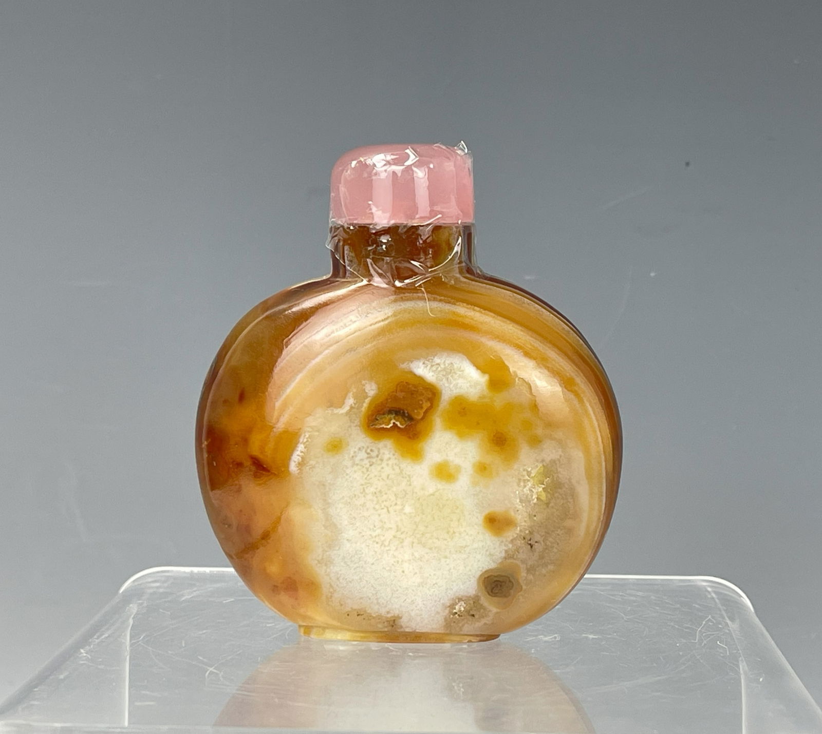 A Chinese Large Agate Snuff Bottle (1 of 5)