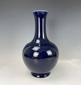 A Chinese Deep Blue Globular Porcelain Vase Qianlong Mark (1 of 7)