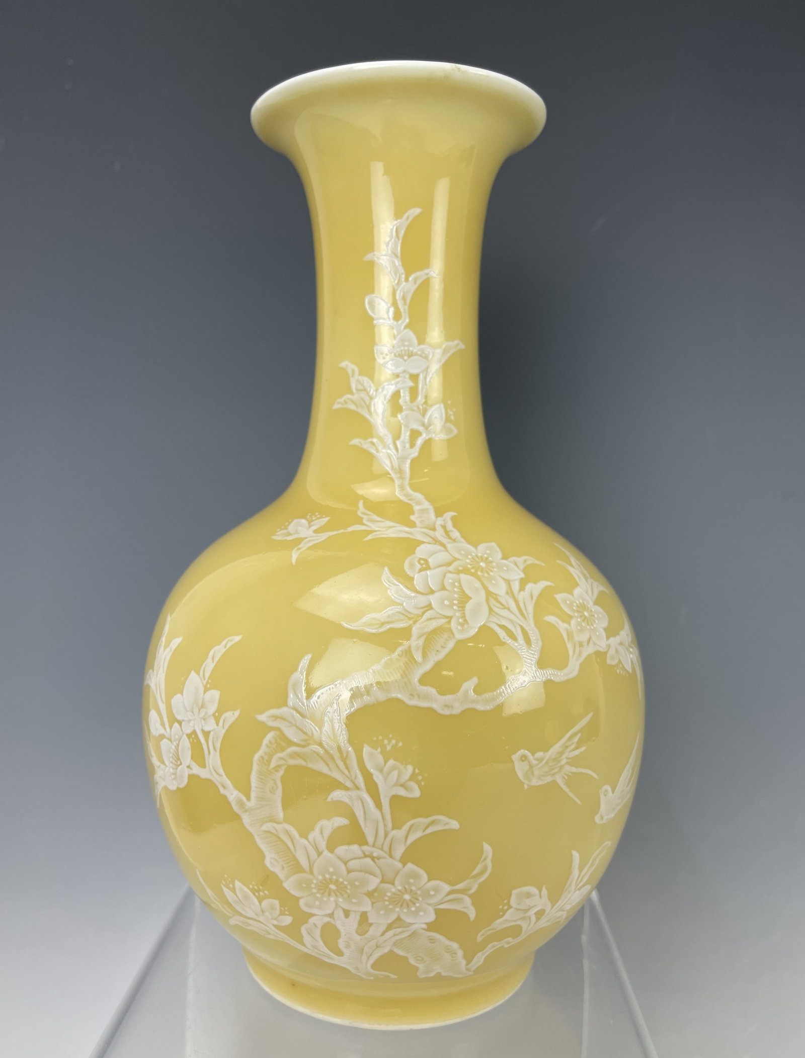 Vintage Chinese Yellow Glaze Porcelain Vase Marked: Vintage Chinese Yellow Glaze Porcelain Vase Marked Jingdezhen,H 23 cm (9 in.) Preview from Feb.19th to 23rd from 1:00 PM TO 5:00 PM Eastern Time, Location: 15229 Display Court, Rockville MD 20850.